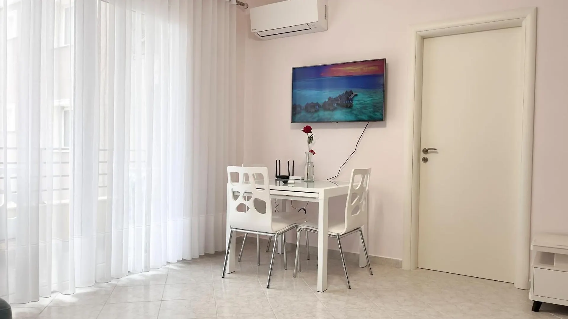 Beachfront With Hotel Facilities Влёра Апартаменты